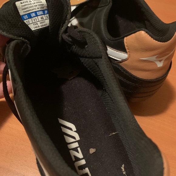 Football Cleats  lightly used and good as new - Picture 4 of 4